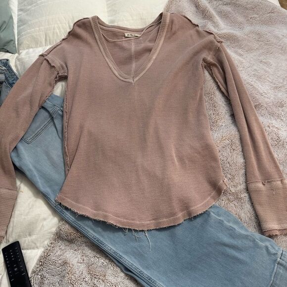 Free People/ We the Free washed out mauve long sleeve ribbed & waffle V-neck MED - Picture 4 of 15